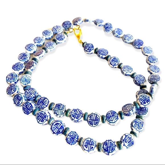 Jewelry - Vintage Chinese export character porcelain blue and white round bead‎ necklace.